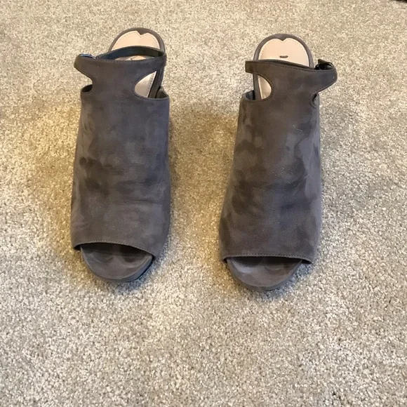 Grey heels open toe - Picture 3 of 4